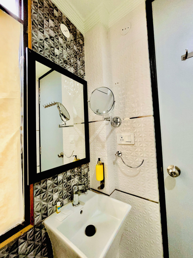 Bathroom, Hotel Ishtara, Delhi