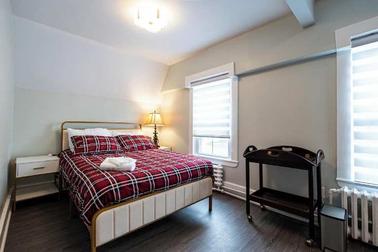 Bedroom 4, Atlantic Pub & Hotel, Stormont, Dundas and Glengarry