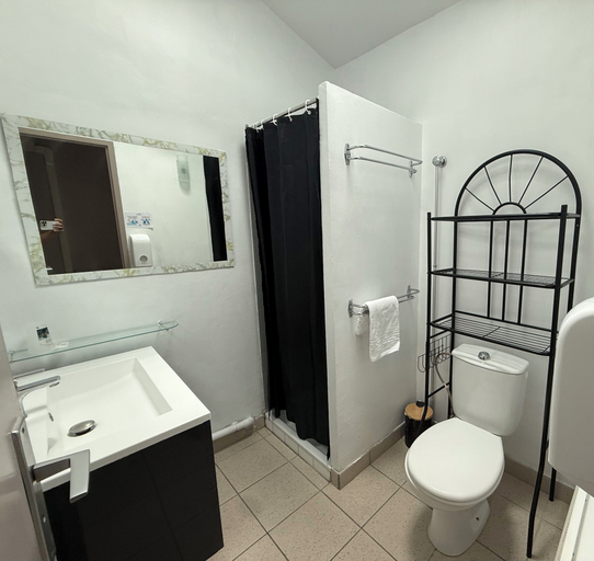 Bathroom 4, Le Moulin de Sournia - Gites, Pyrénées-Orientales