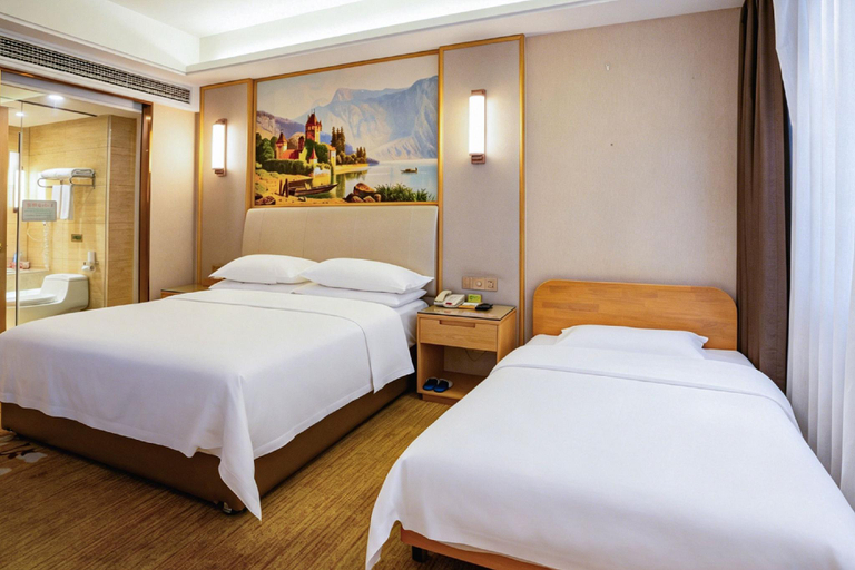 Bedroom 2, Vienna Hotel Hunan Yueyang  Bubugao, Yueyang