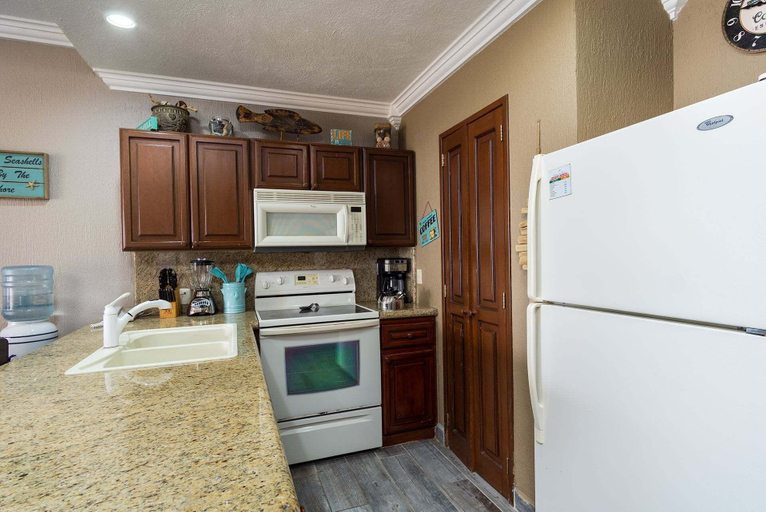 Private kitchen 2, Fully Renovated 1br/1ba Clean Modern Ocean View Condo, Puerto Peñasco