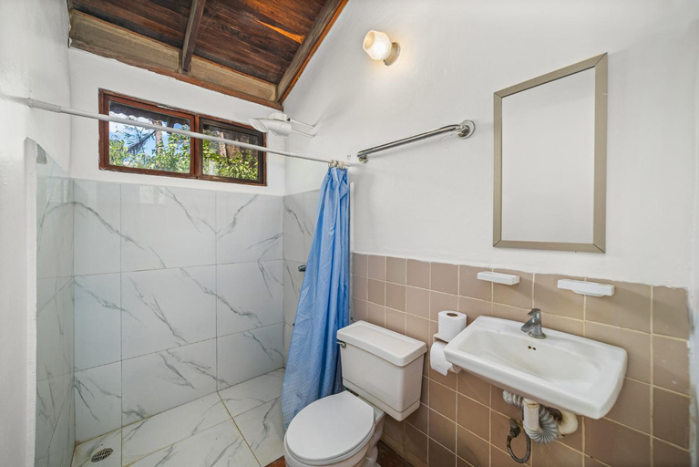 Bathroom 3, Hotel Hibiscus, Santa Cruz