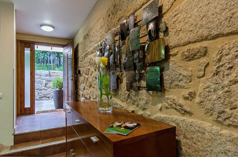 Others 3, Charming villa in Cividade, 150 m² with private pool, Melgaço