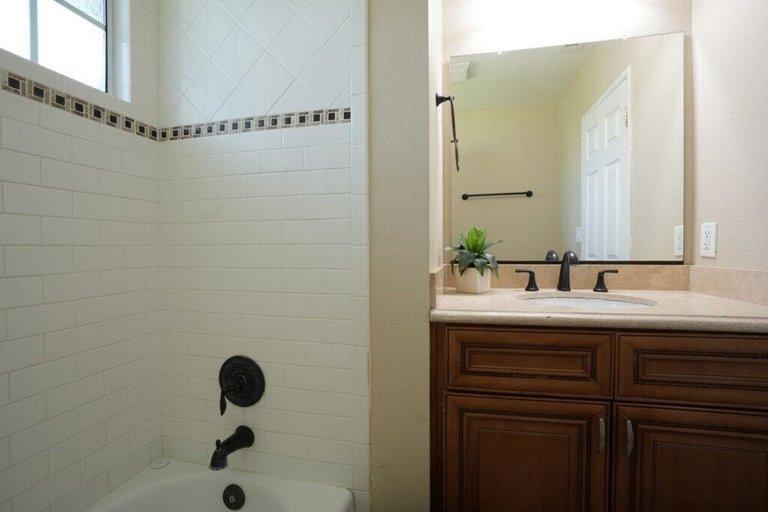Others 2, Charming Anaheim Home 1/2 Mile Walk to Disney, Orange