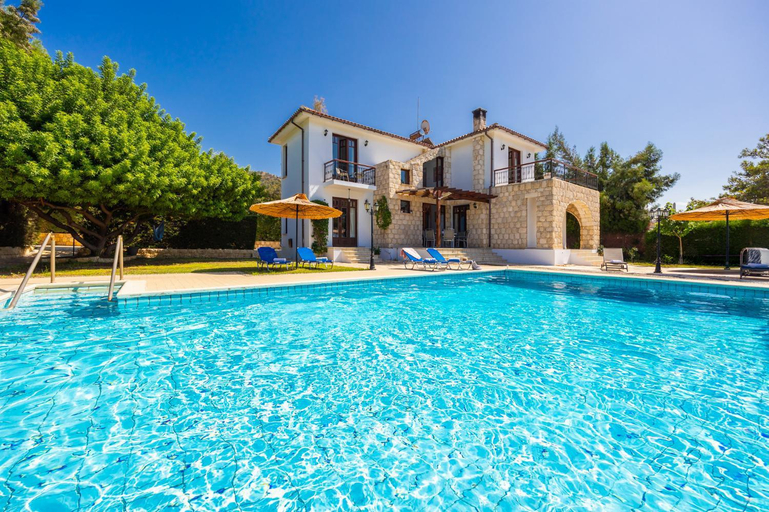 Others 3, Villa Ariadne