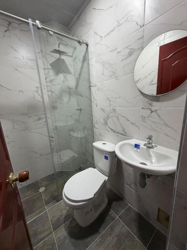 Bathroom 5, Hotel Lancan, Pauna