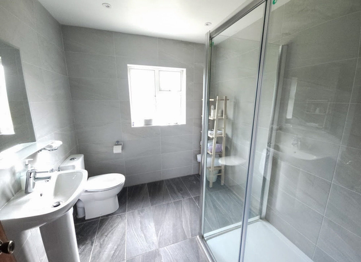 Bathroom 3, Lark Rise Holiday Home Glenbeigh