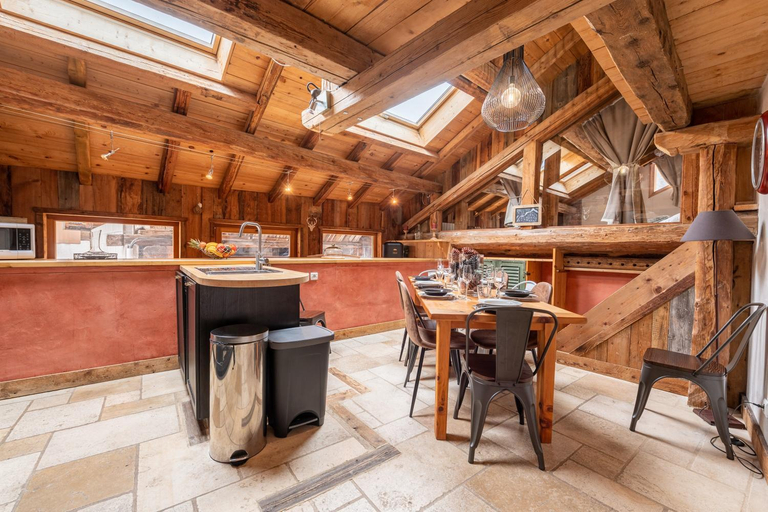 Food & Drinks 5, CHALET ALOUETTE Authentique et confortable Proche commerces et Pistes, Savoie