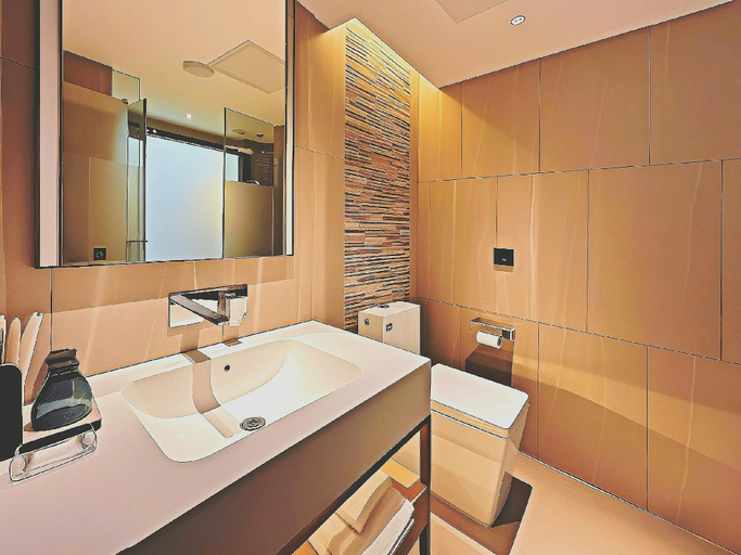Bathroom 4, Lavande Hotels Zhuhai Gongbei Port Square Light Rail Terminal, Zhuhai