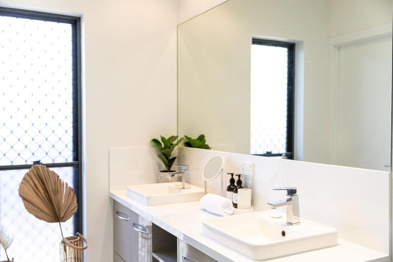 Bathroom, Villa Maasai - Coastal Luxury With a Heated Pool, Cairns