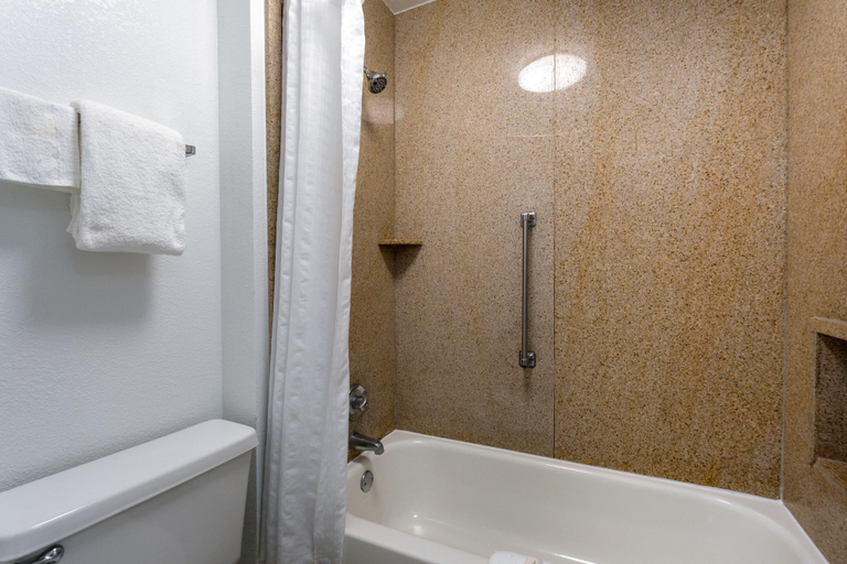 Bathroom 4, Baymont by Wyndham Tallahassee, Leon