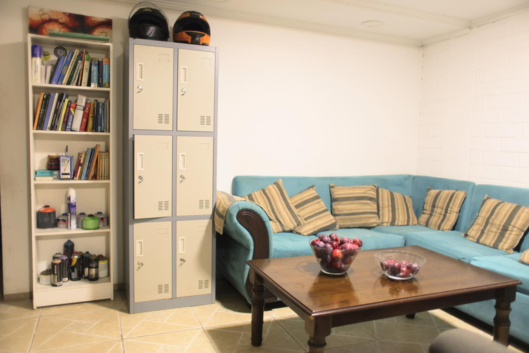 Others 4, Backpackers House - Near The Airport, Santiago
