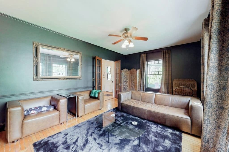 Living area 2, Beautiful Home With Ping-pong, Fast Wifi & W/D - Walk to Dining, Lincoln
