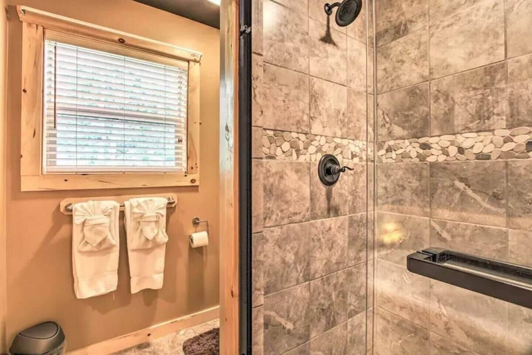 Bathroom 3, Z - Heaven in the Smokies 3, Sevier