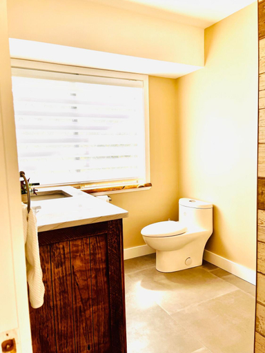Bathroom 2, Oceanside Manor - Fancy Room - Golf course & Beach View, Nanaimo