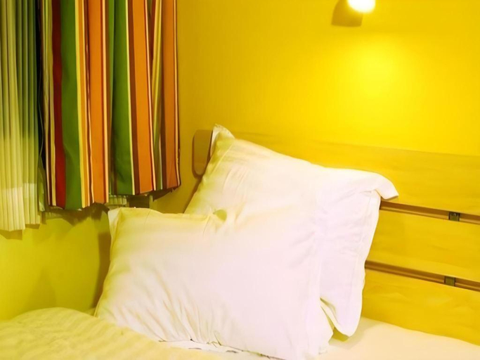 Bedroom 5, 7 Days Inn Luoyang Wangcheng Park Metro Station, Luoyang