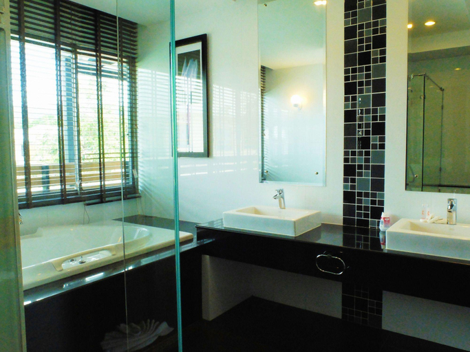 Bathroom 4, Chalong Miracle Lakeview Resort & Spa, Pulau Phuket
