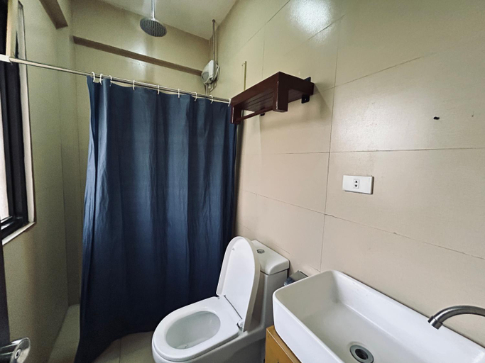 Bathroom 5, Pina Colina, Tagaytay City