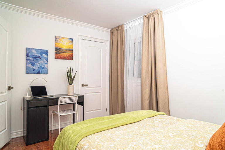 Room 3, 2-story 3BR House, Backyard, Bbq, Piano, Toronto