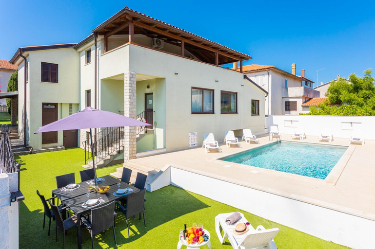 Sport & Beauty 2, Villa Casa Toni Large Private Pool, WiFi, Pula