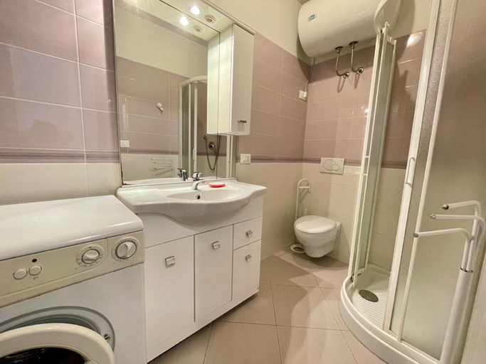 Bathroom, Schone Wohnung fur 5 - A C - Terrasse - Pool, Venezia