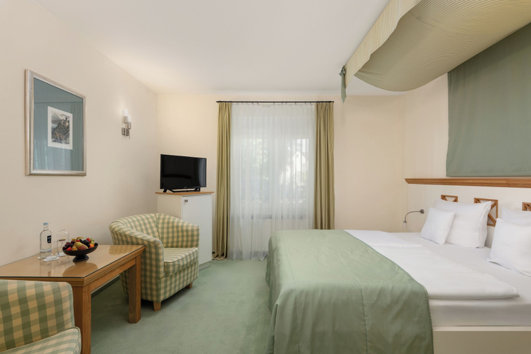 Bedroom 3, Burg & Gästehaus by Schwarzenstein, Rheingau-Taunus-Kreis