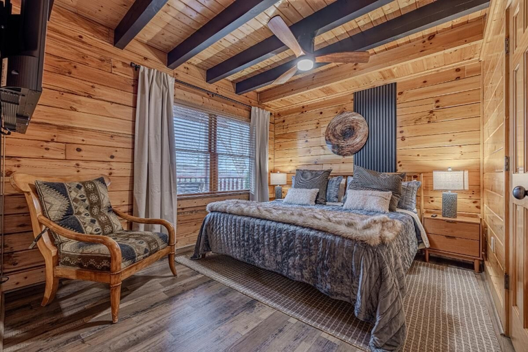 Room 5, Smoky Mountain Haven, Sevier