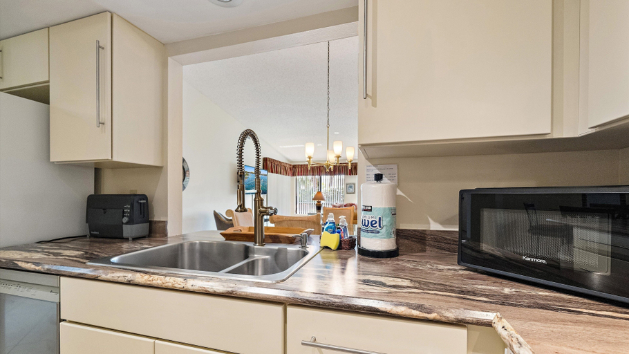 Private kitchen 4, Sun Sand Dreams Villa 2 Bedroom Villa, Sarasota