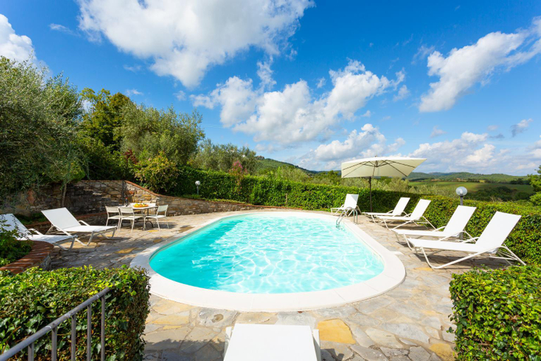 Others 2, Villa Caporlese Large Private Pool, WiFi, Terni