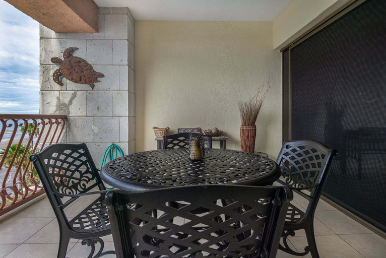 Outdoor dining, Fully Renovated 1br/1ba Clean Modern Ocean View Condo, Puerto Peñasco