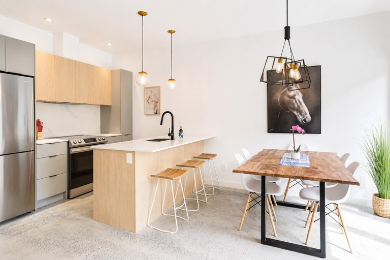 Others 2, Amazing 2BR condo with private terrace presented by TripMontreal II, Montréal
