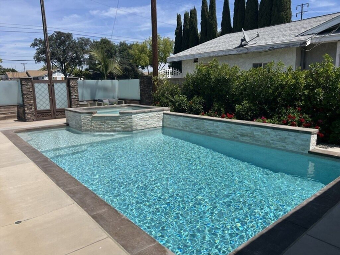 Others 2, Beautiful Remodel 3 Bedroom 2 Bathroom Home With Pool & Jacuzzi, Orange