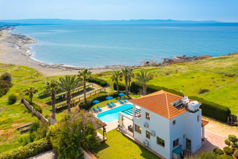 Others, Villa Pelagos
