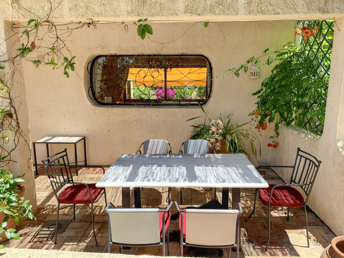 Food & Drinks 3, Elegant Villa in Vilamoura with Private Pool, Loulé