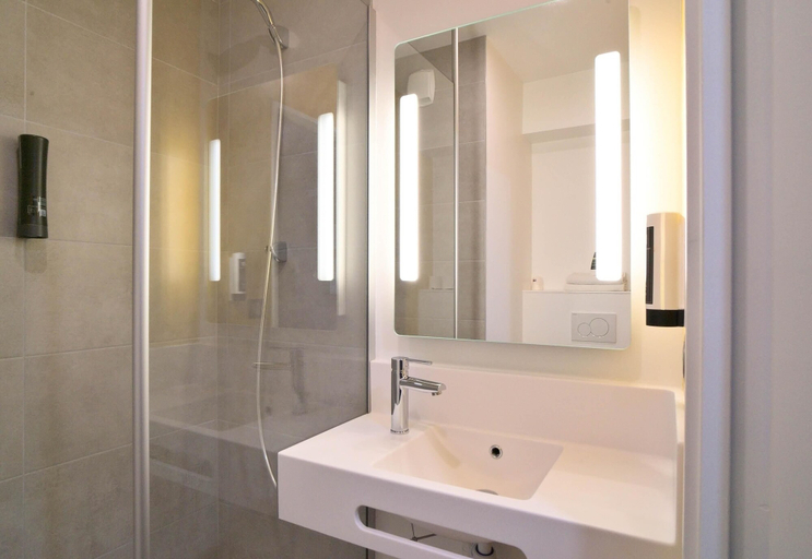Bathroom 4, B&B HOTEL Dreux Nord, Eure-et-Loir