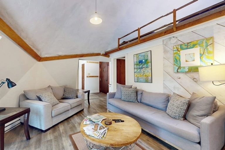 Living area 4, Geodesic Dome w/ Riverfront Deck, Lovely Views, & High-speed Wifi - Dogs Welcome, Lincoln
