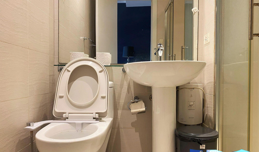 Bathroom, Gotophi at Knightsbridge Residences, Makati City