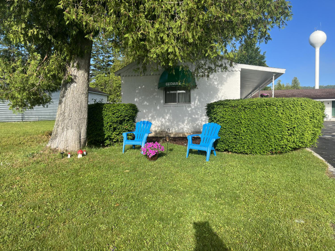 Others 5, Cedars Motel, Mackinac