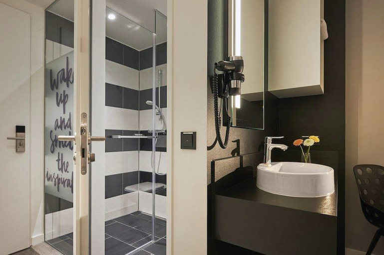 Bathroom 4, Charly's Bielefeld, Bielefeld