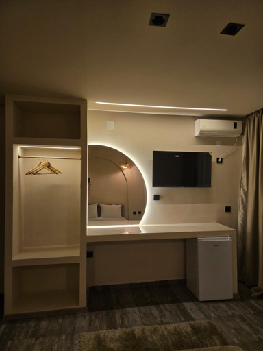 Bathroom 3, Lula Apartments