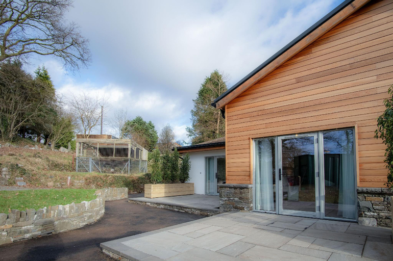 Exterior & Views 3, Suite 1 - Sleeping Giant Hotel - PEN Y CAE Inn, Powys