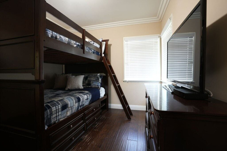 Bedroom 3, Charming Anaheim Home 1/2 Mile Walk to Disney, Orange