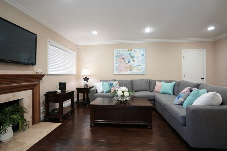 Others 3, Charming Anaheim Home 1/2 Mile Walk to Disney, Orange