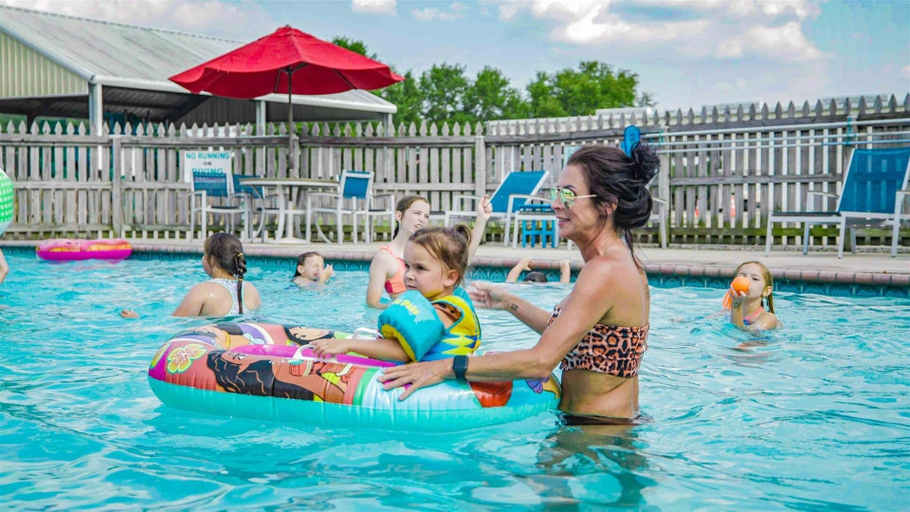 Pool 3, Lakeside RV Resort, Livingston