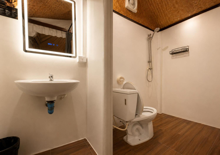Bathroom, 3 Pok Maewang jinxiang Gold elephant park, Mae Wang