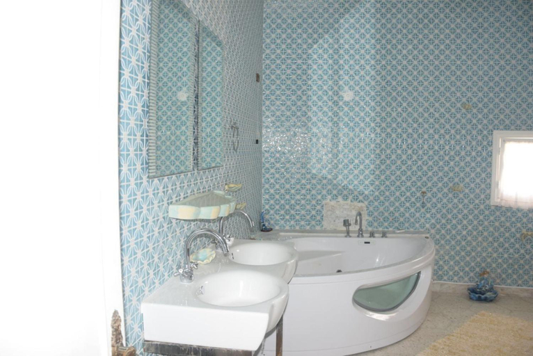 Bathroom 3, Charming Villa in Monastir with Private Pool, Monastir