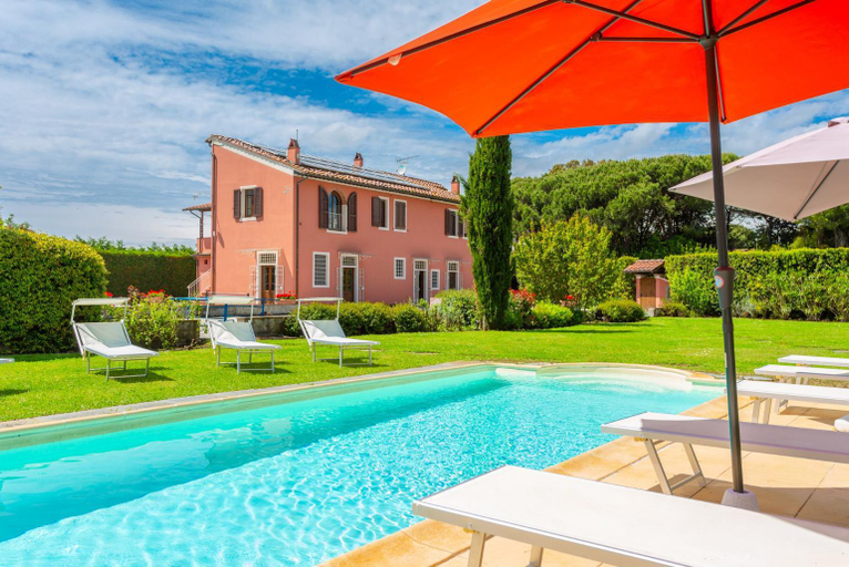 Sport & Beauty 2, Villa Rossa Large Private Pool, WiFi, Pisa
