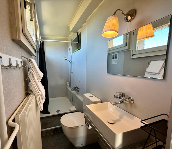 Bathroom 3, Uptown Apartments Interlaken free Parking, Interlaken