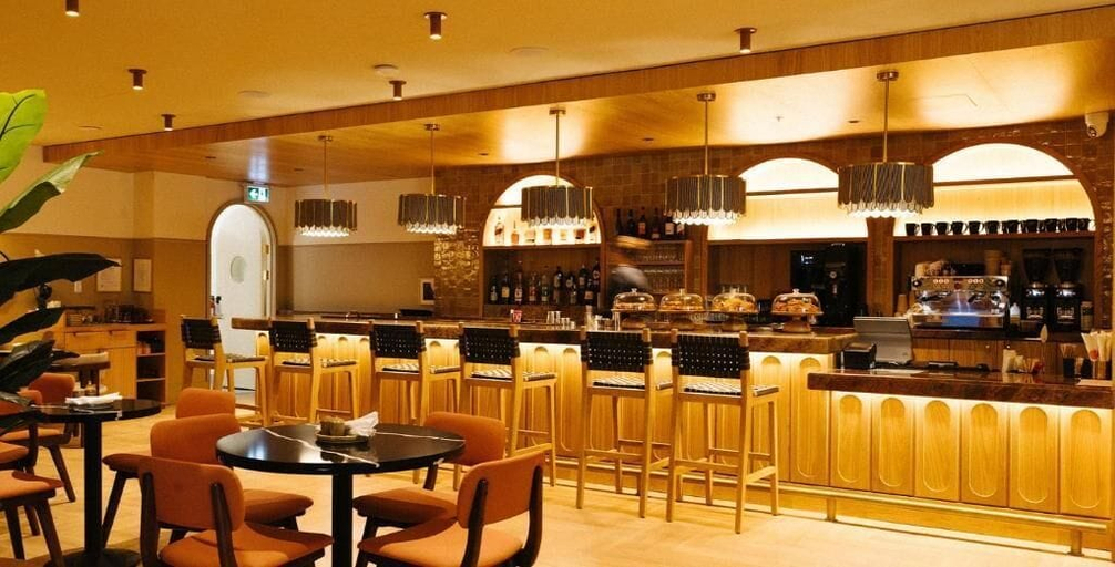 Bar (on property), Union Square Suites, Toronto