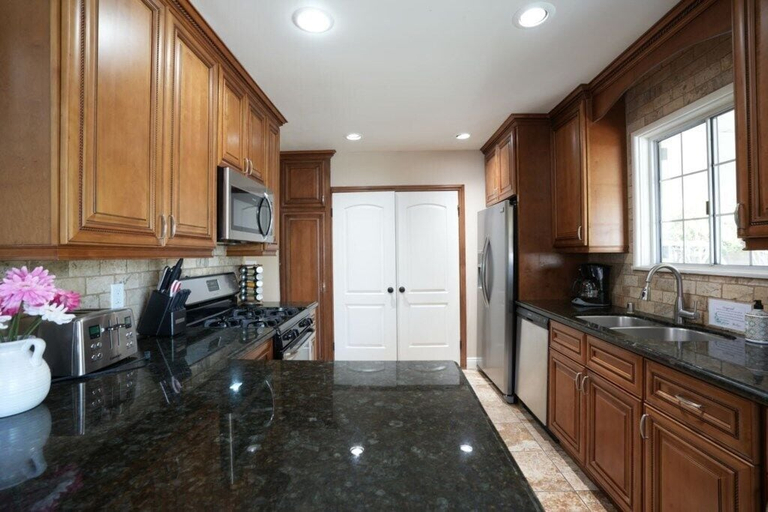 Others 4, Charming Anaheim Home 1/2 Mile Walk to Disney, Orange